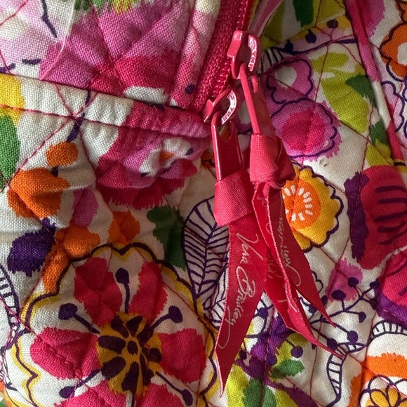 Vera Bradley Floral Quilted Women's travel Bag - Picture 9 of 10